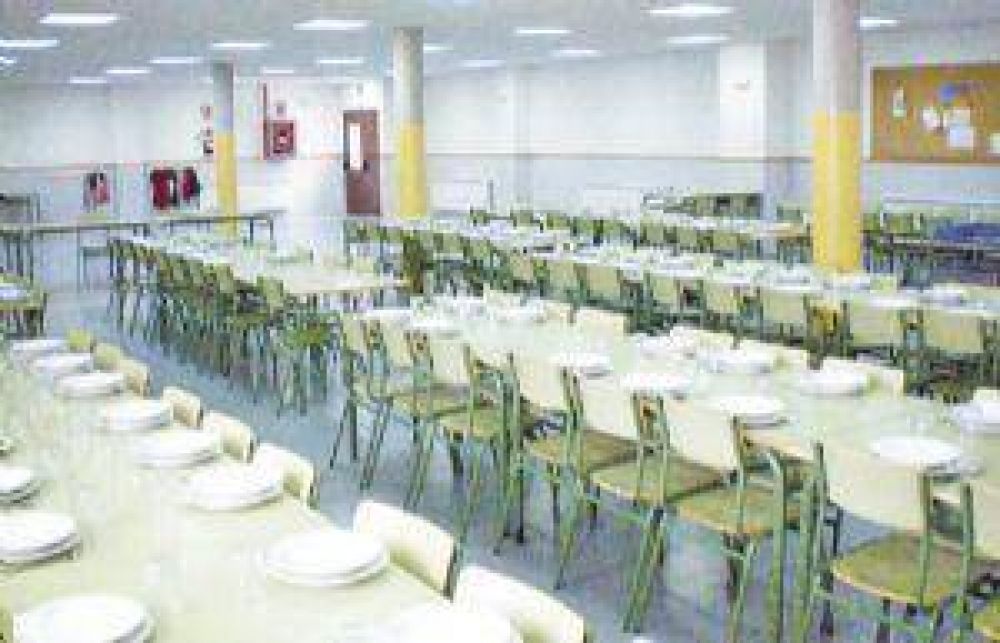 Los comedores escolares tienen cupo para 2450 chicos pero concurren m�s de 5000