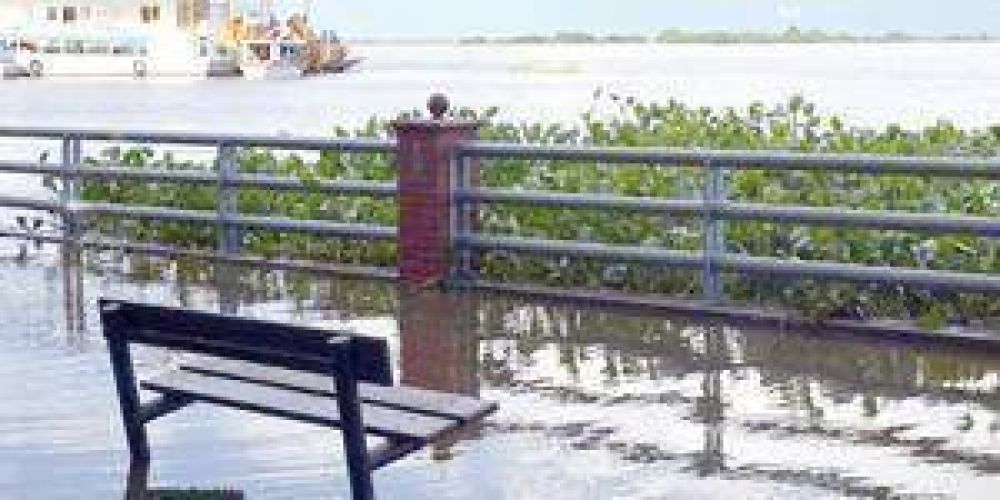 Formosa: el r�o Paraguay baja pero a�n quedan 3000 evacuados