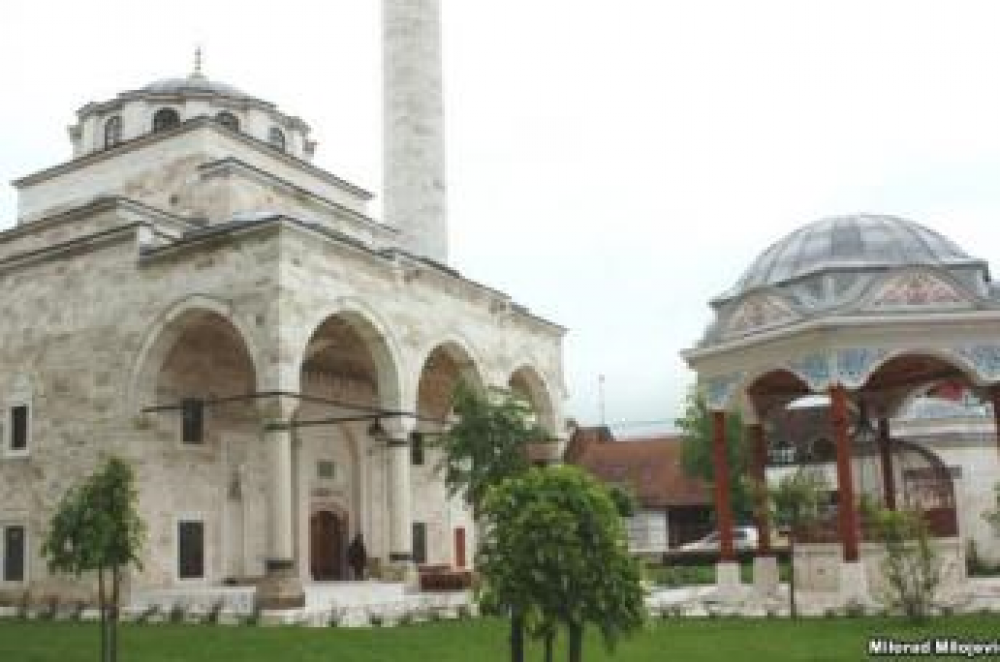 Musulmanes bosnios reabren mezquita destruida por serbios