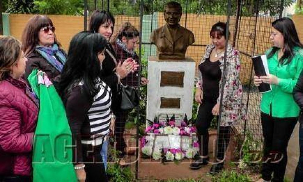 Con un emotivo acto recordaron el natalicio de Evita en Posadas