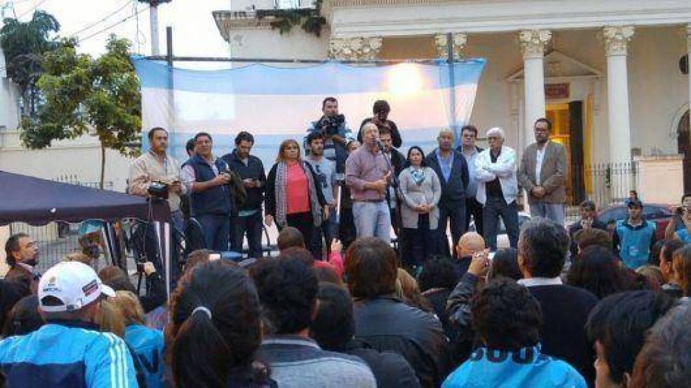 Sabattella encabez� una Plaza del Pueblo en Corrientes
