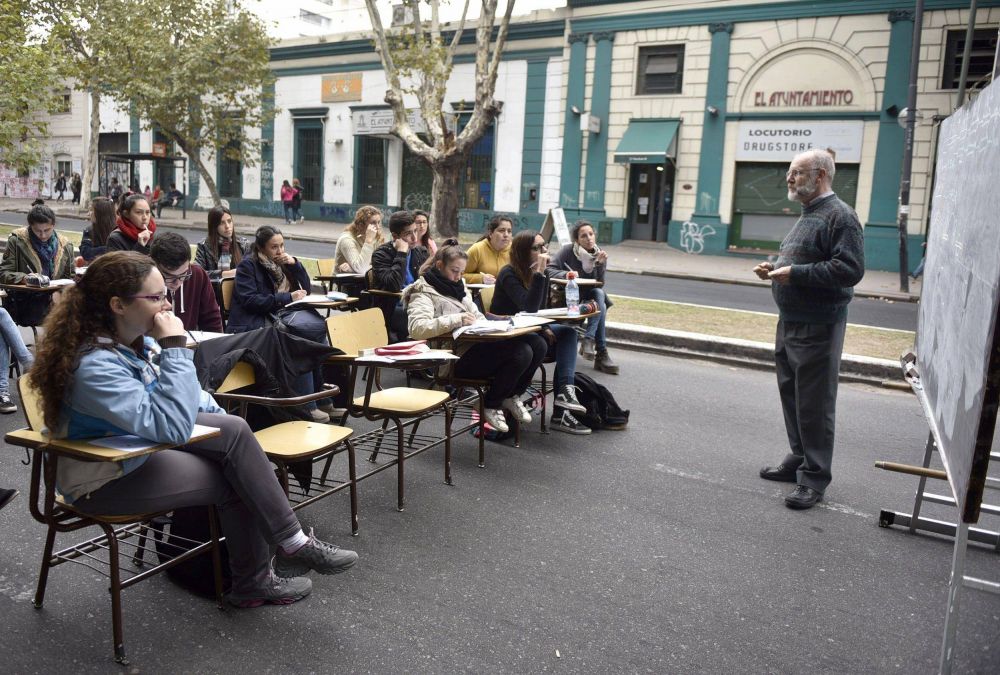 Docentes universitarios siguen con la protesta y van al paro de 48 horas