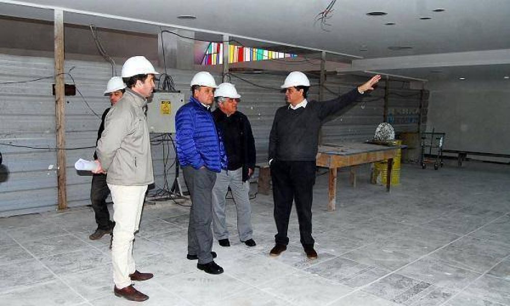 Jorge Macri recorri� las obras en marcha en Arist�bulo del Valle