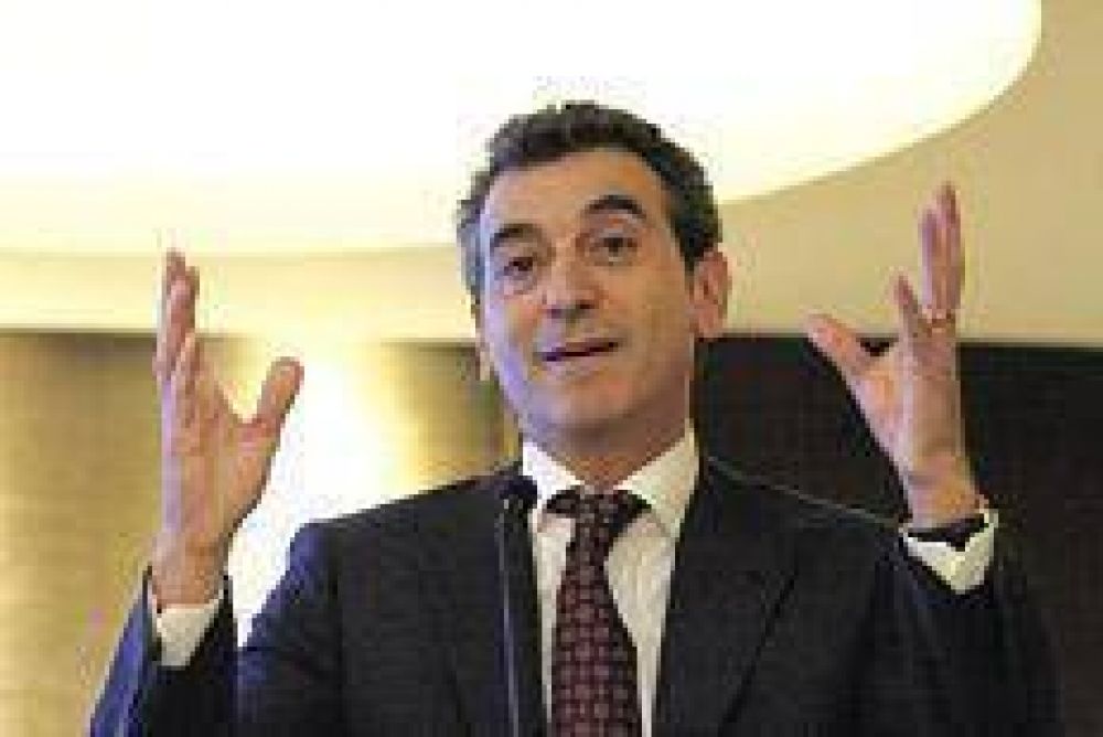 Quieren subirlo al tren
