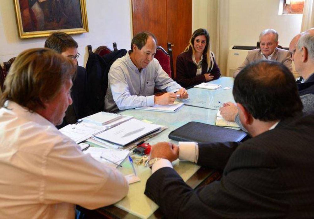 Paran� adecuar� normas para mejorar el servicio de telefon�a m�vil