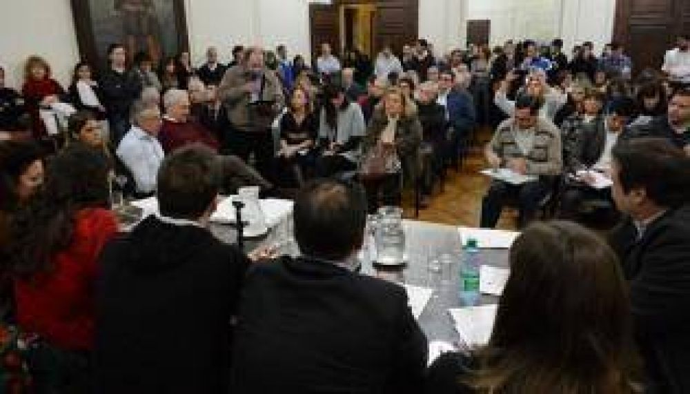 Constantino fue a la Legislatura por la agresi�n en la Comuna 4