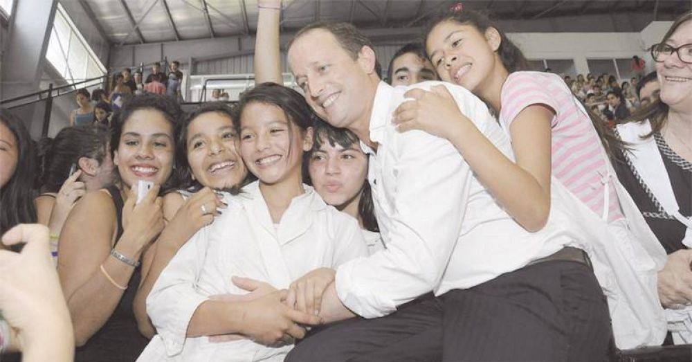 Lomas lanz� un programa para atender emergencias en escuelas
