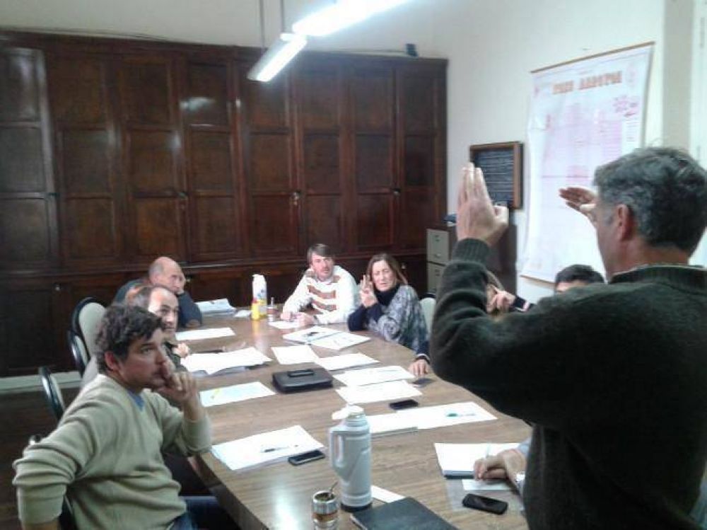 Concejales analizan pedir suspensi�n de aumentos de luz