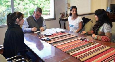 Municipio y Techo firman acuerdo por 15 viviendas