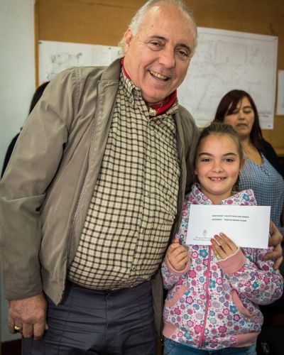 El diputado Regueiro entreg� becas junto a la intendente Biroulet