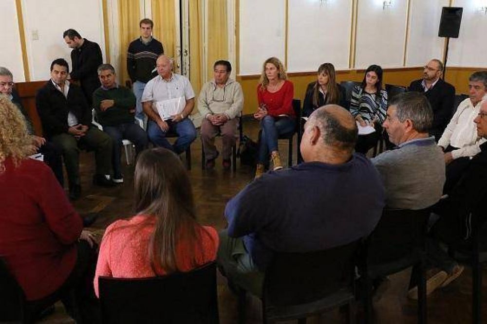 El municipio de Pilar recibe los pedidos de los trabajadores