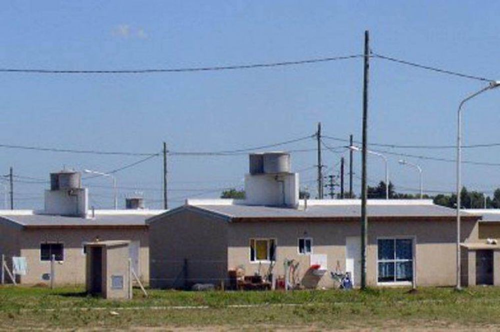 Prev�n contruir 700 viviendas y finalizar con el traslado de la villa de Paso