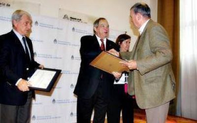 Salud: Ensenada recibi� el certificado de 
