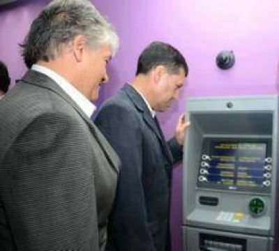Casas critic� que Naci�n cobre intereses por adelantar fondos
