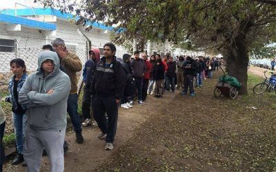Dos cuadras de cola para conseguir una garrafa