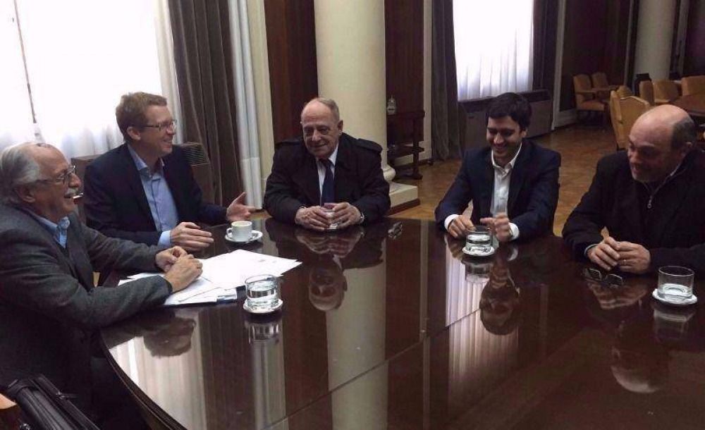 Arroyo frena la llegada de Schroeder y crea una secretar�a para el joven del Pro