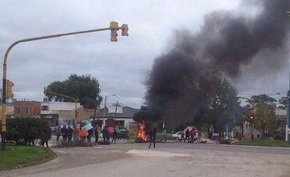 Problemas con el transporte escolar en Bat�n: �Las faltas a clase se cuentan igual�