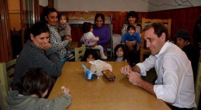 Paradores urbanos: Cuestionan a Bruera por haber dejado �dep�sitos humanos�