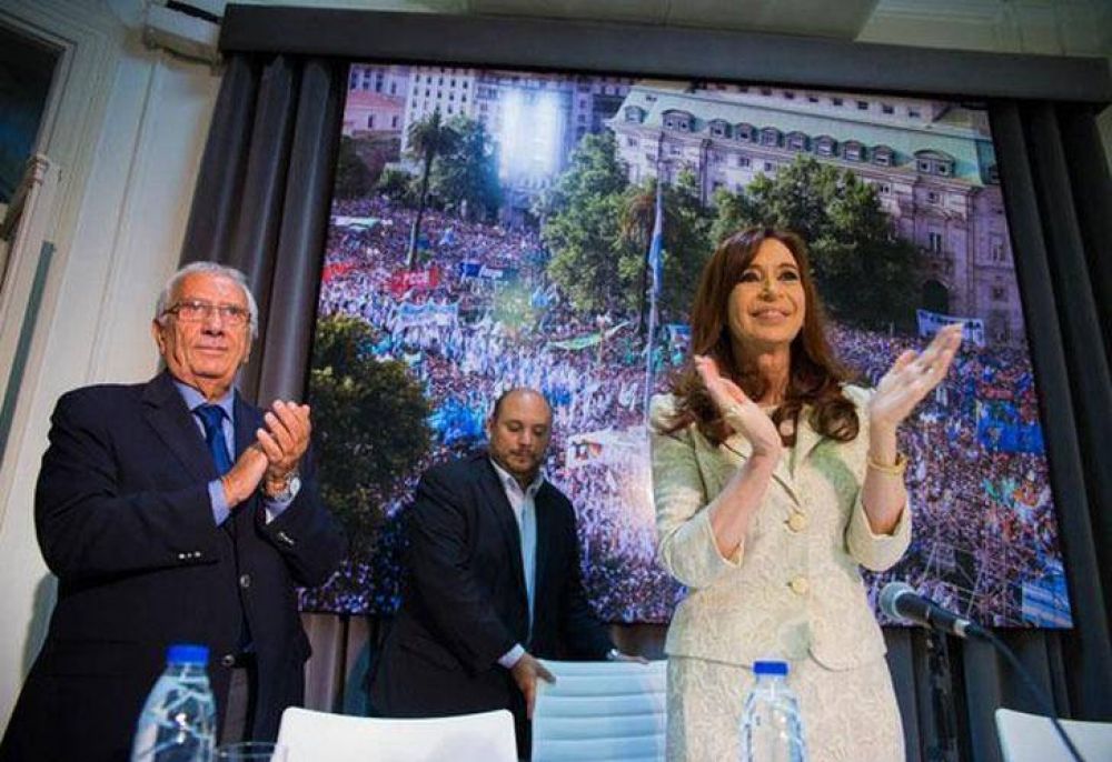 Preparan otro acto para que CFK desembarque en Buenos Aires