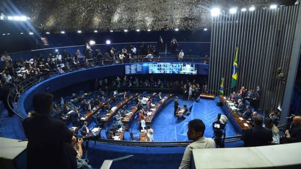 El Senado votaba el juicio poltico y la suspensin del mandato de Rousseff