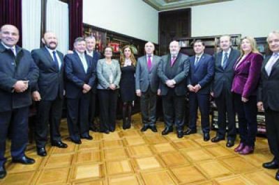 Insfr�n estuvo en la Corte Suprema pero fue una visita protocolar