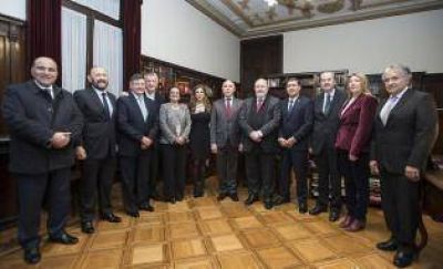 Di�logo y quejas entre gobernadores y la Corte