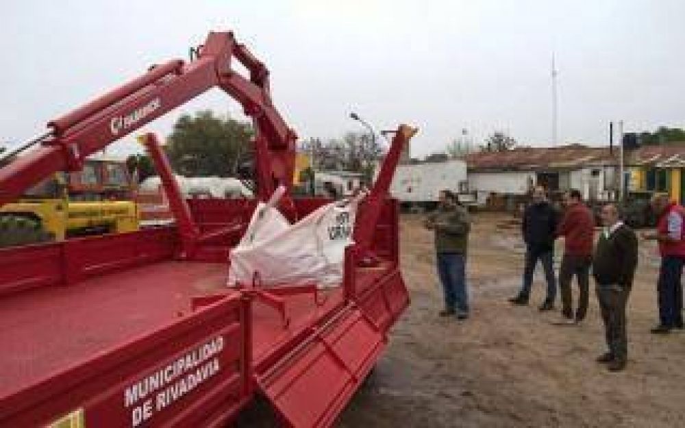 El Intendente de Rivadavia recibi� a la Delegaci�n de Trenque Lauquen