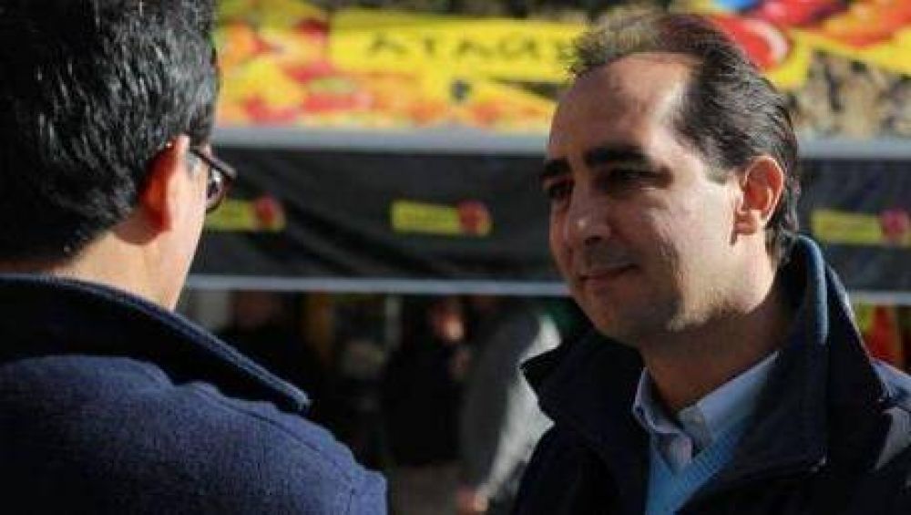 Tagliaferro sali� en defensa de Vidal