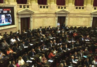 Con un arduo debate, el oficialismo logr� el primer paso para endeudarse