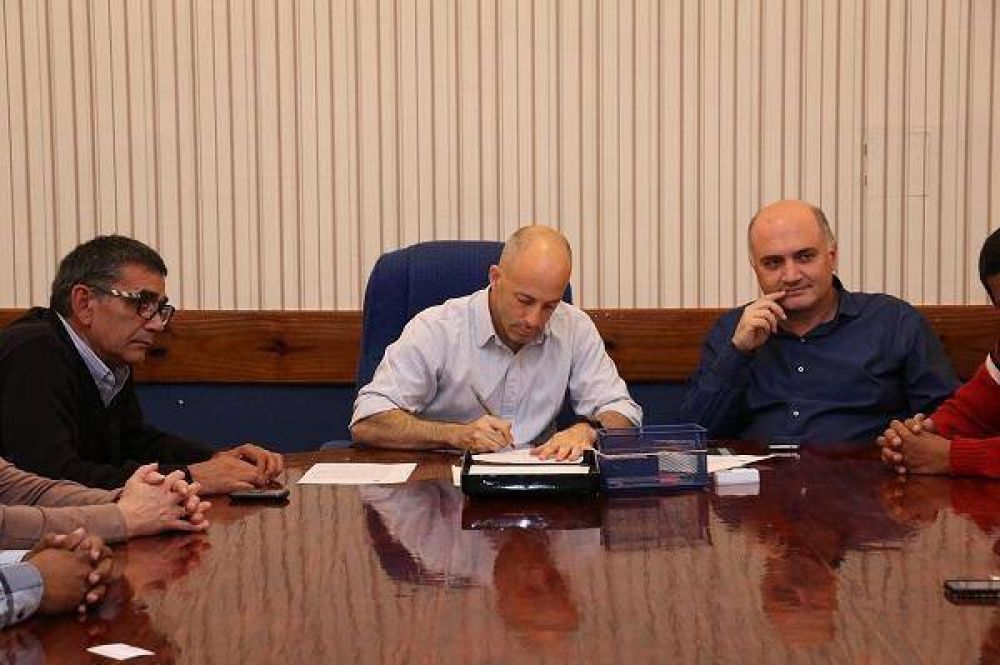 Ducot� firm� compromiso para aumentar la planta municipal