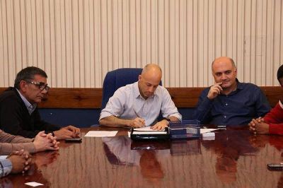 Ducot� firm� compromiso para aumentar la planta municipal