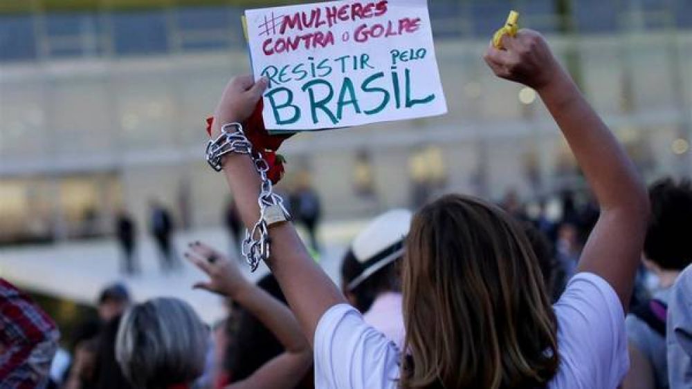 Dilma: Soy vctima de una farsa poltica, no voy a ceder