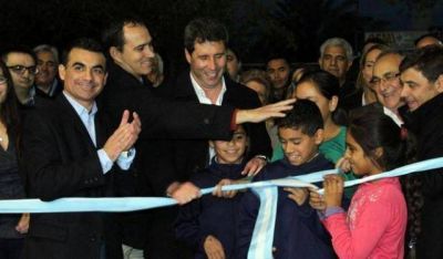 Tras 33 a�os, pavimentaron el primer Lote Hogar de la provincia