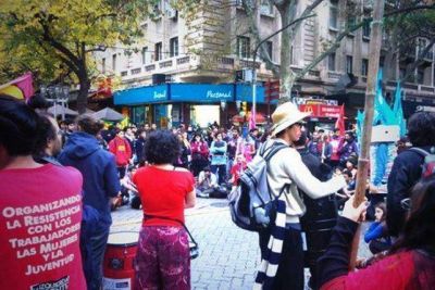 Docentes y estudiantes universitarios se movilizaron para reclamar por las paritarias y m�s presupuesto