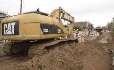  1500 nuevas conexiones cloacales y 10 mil vecinos con agua potable