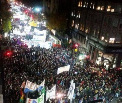 Periodismo de la UNLP march� a Plaza de Mayo con docentes y estudiantes de todo el pa�s