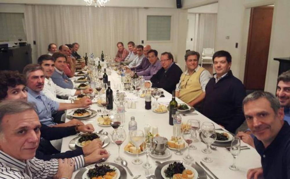 ROJAS, CON LA C�MARA DE PROFESIONALES