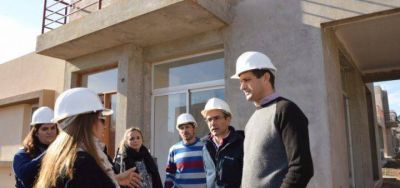 Bol�var: Bucca anunciar� un programa de lotes para bomberos, docentes y municipales