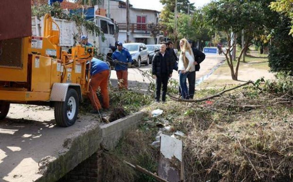 Para evitar inundaciones: limpian un canal clave de Derqui
