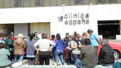 Trabajadores de la Cl�nica Espa�a de Paran� le presentaron un petitorio a Frigerio 