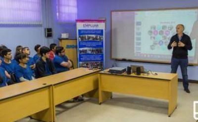  Grindetti particip� de la apertura del programa Empujar