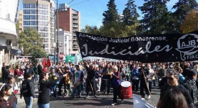 Los estatales no aflojan y profundizan las medidas de fuerza para esta semana