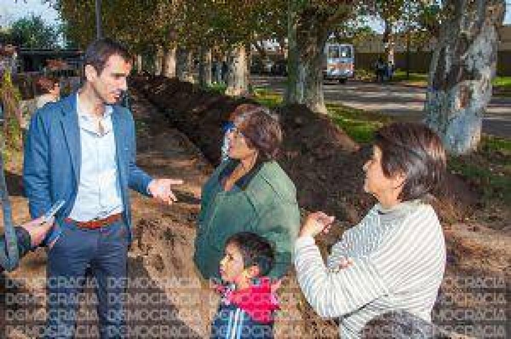 Petrecca supervis� las obras de tendido de red de agua potable