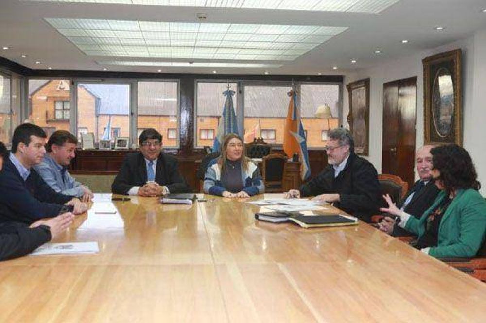 Gobierno e IPV firmaron convenio para refuncionalizar el Jos� Mart�