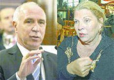�Presiona senador por senador�
