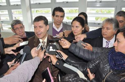 Casas resalt� voluntad de seguir trabajando en la construcci�n de nuevas escuelas