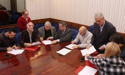 Municipio y C�maras firmaron compromiso por el empleo