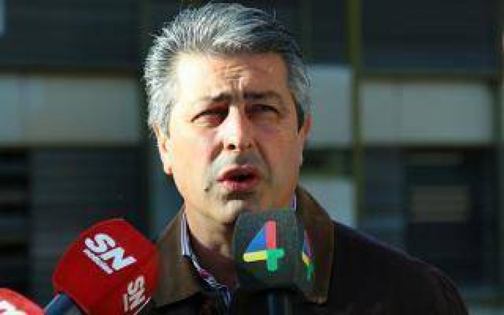 Pergamino: Intendente Mart�nez entreg� subsidio a la Cooperadora del Hospital