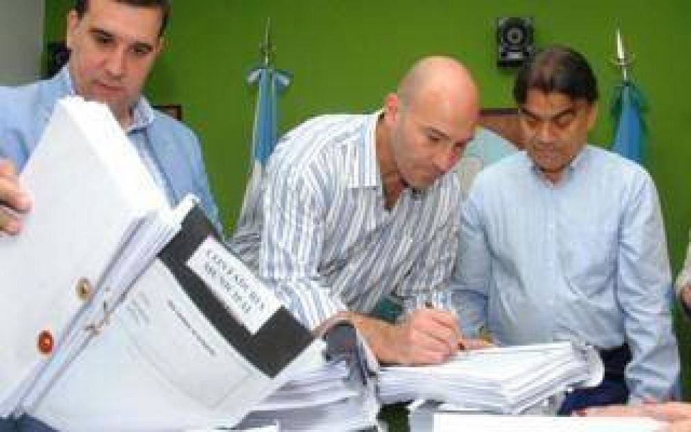 Molina denunci� penalmete la gesti�n anterior de Francisco Guti�rrez