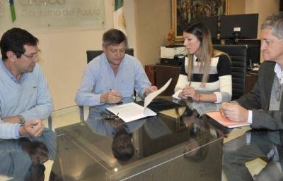 Por decreto, Peppo dispuso austeridad en el gasto p�blico